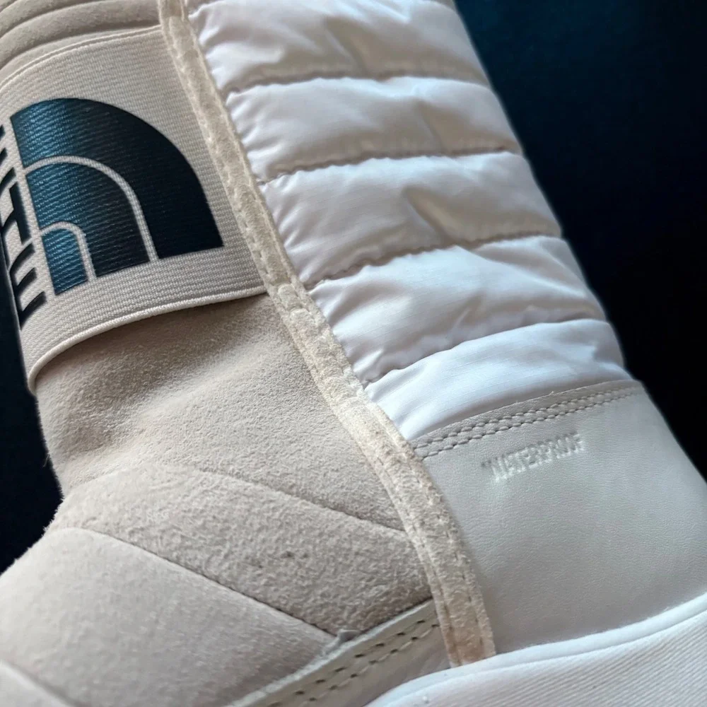 The North Face Ozone Park Winter Pull-On Boots white cream size 6 waterproof